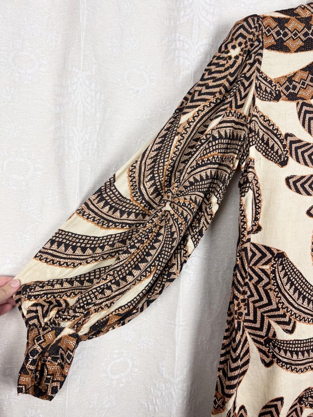 Farm Rio Yawanawa Banana mockneck blouse viscose satin flowy boho puff sleeve M - Picture 4 of 11